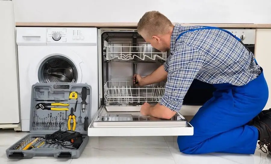 Beypazarı İmmergas servisi teknisyen ekibi beyaz eşya tamiri yaparken